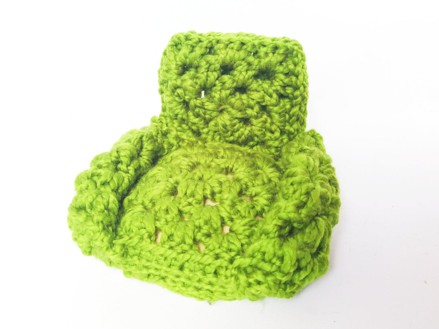 Crochet armchair for dolls/elves